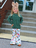 Girl fall green knitted sweater pumpkin pants outfit
