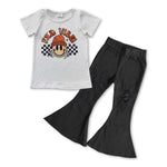 Girls fall vibes black rippde jeans outfit