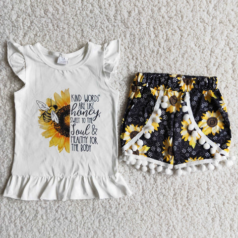 D7-26 Girl White Shirt Sunflowers Shorts Outfit-promotion 2024.4.13